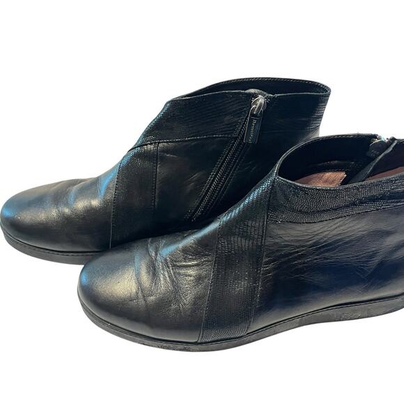 BeautiFeel Black Ankle Boots •39/8.5•Snakeskin Embossed Accent Flats Leather EXC - Picture 2 of 10